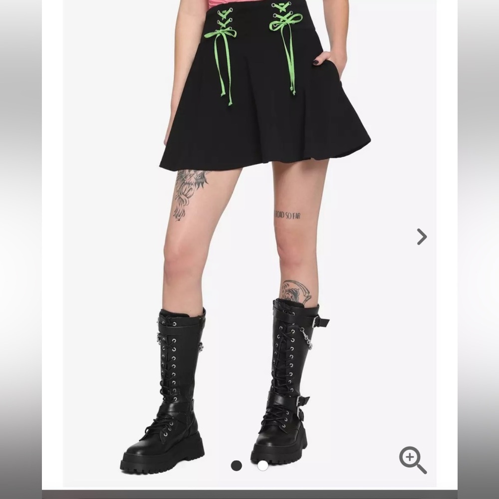 XS Hot Topic Midnight hour Black & Green Double Lace-Up Skirt